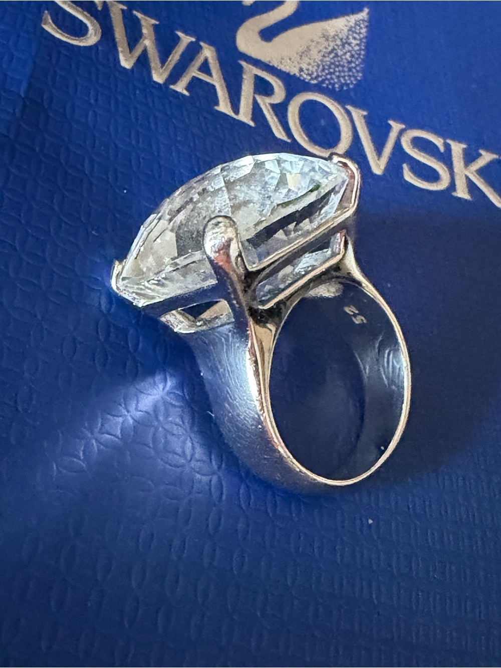 LARGE SWAROVSKI COCKTAIL RING - Picture 13 of 13
